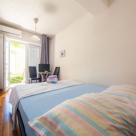Eco-Apartments With Nice Garden Baška Voda Dış mekan fotoğraf