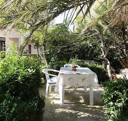 Eco-Apartments With Nice Garden Baška Voda Dış mekan fotoğraf