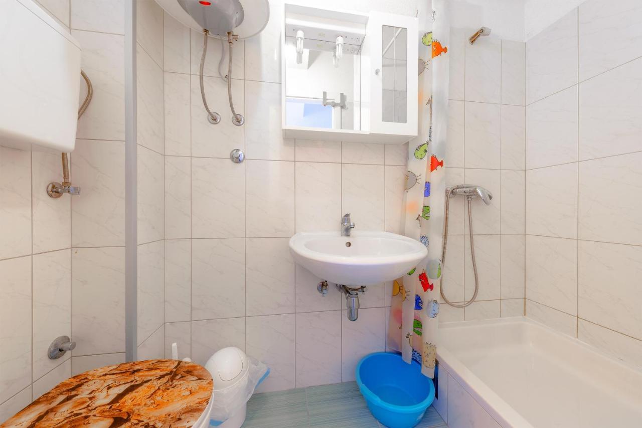 Eco-Apartments With Nice Garden Baška Voda Dış mekan fotoğraf